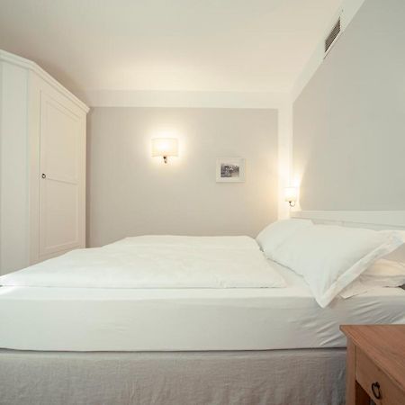 La Canonica Suite Apartments New Location Trento Bagian luar foto