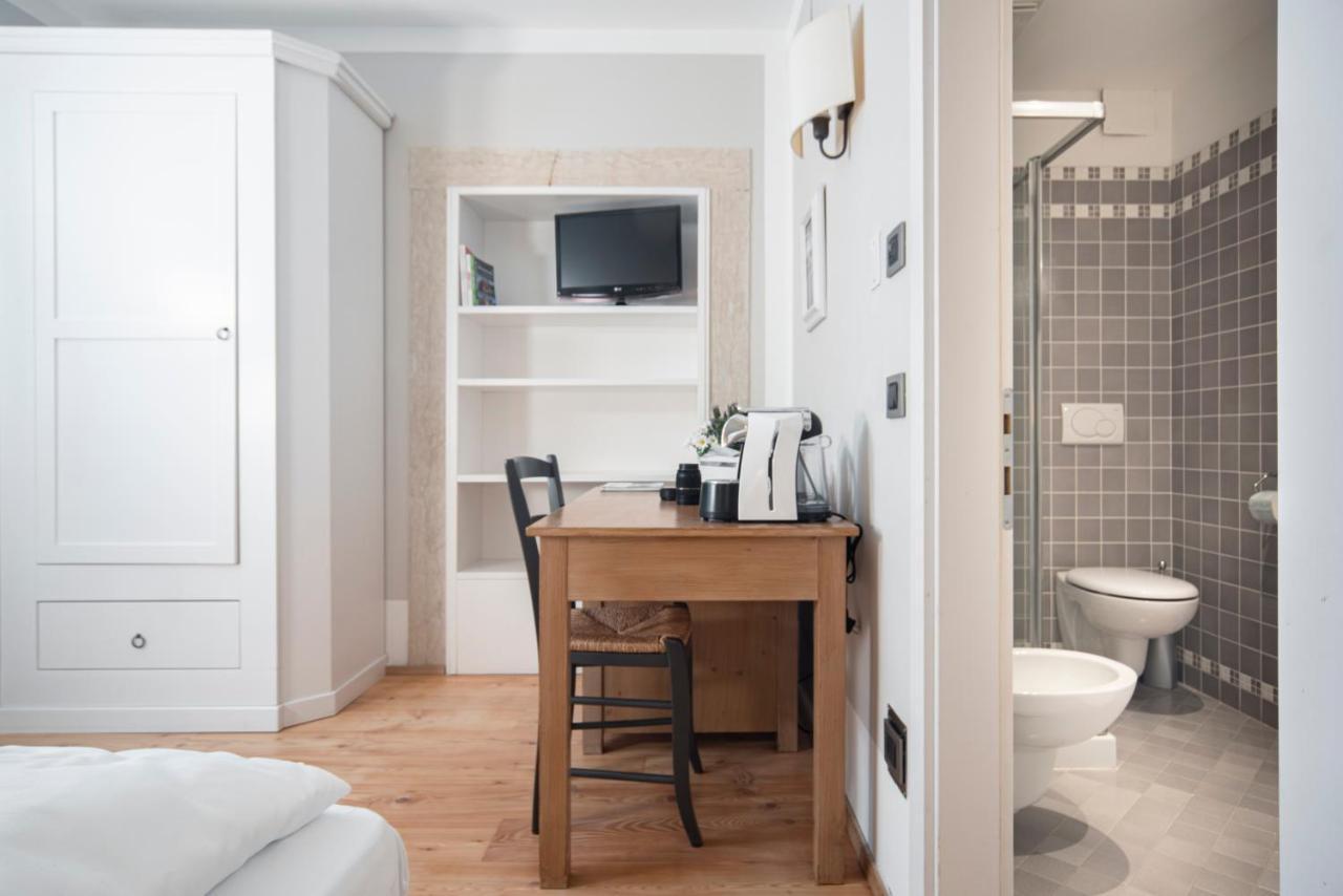 La Canonica Suite Apartments New Location Trento Bagian luar foto