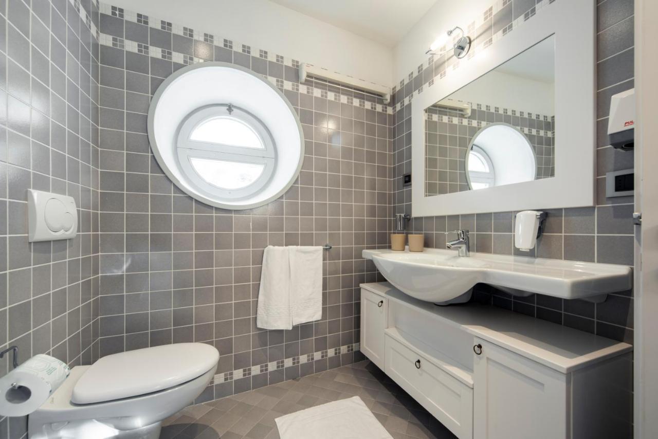 La Canonica Suite Apartments New Location Trento Bagian luar foto