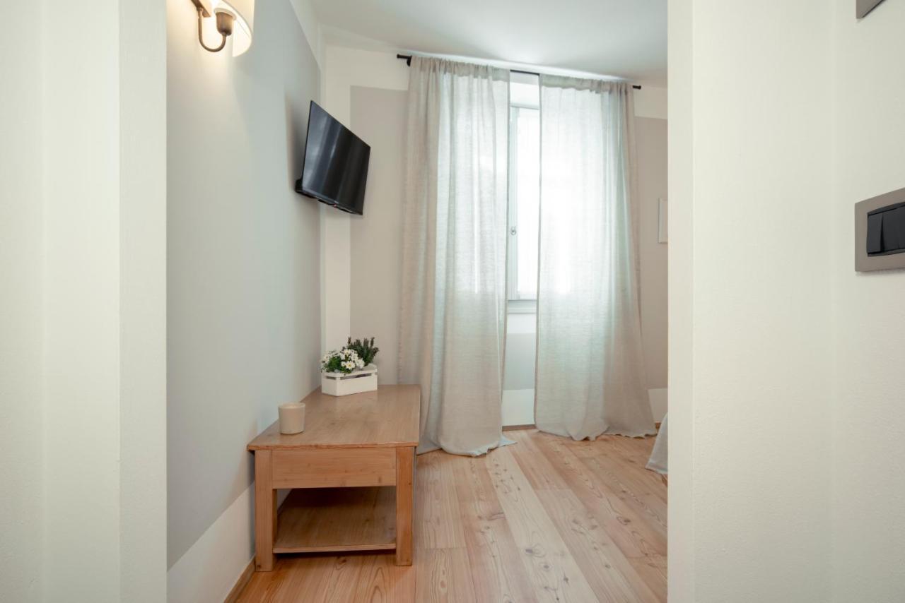 La Canonica Suite Apartments New Location Trento Bagian luar foto