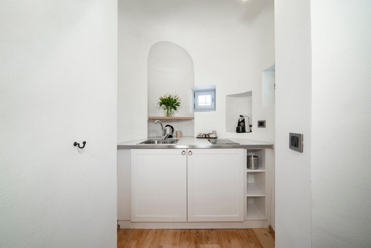 La Canonica Suite Apartments New Location Trento Bagian luar foto