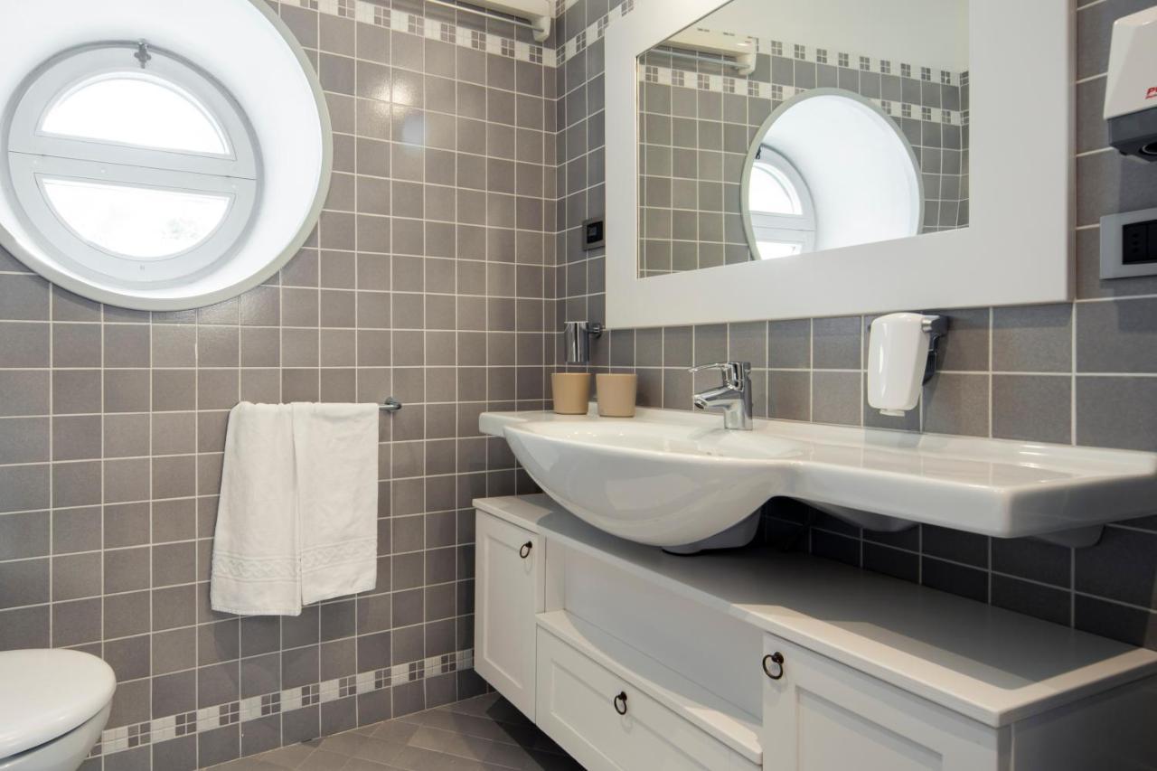 La Canonica Suite Apartments New Location Trento Bagian luar foto
